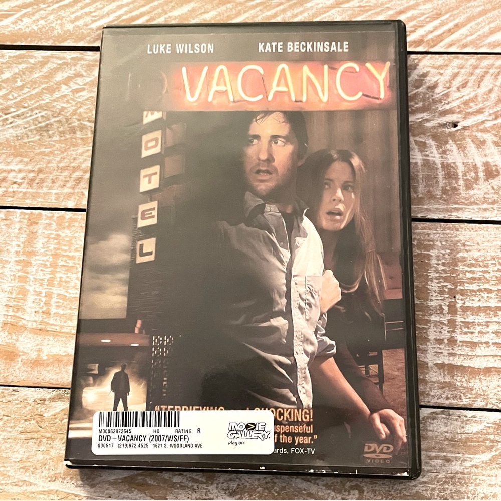 3/$15 u pick dvds📀or 1 for $10~ vacancy🫣😬